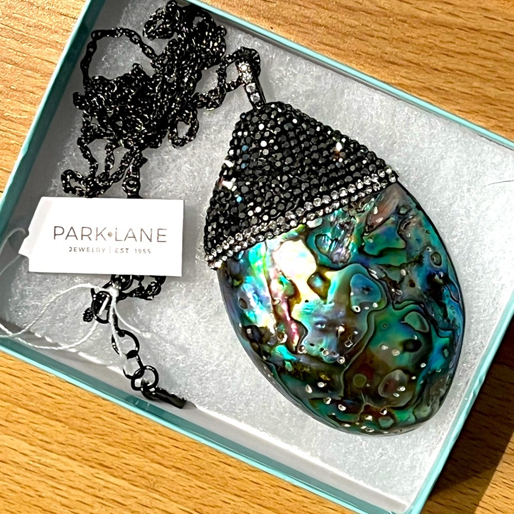 NWT Park Lane Lagoon Mother of Pearl Abalone Reversible
Necklace